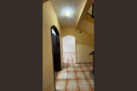 Casa para alugar com 243m², 3 quartos e 4 vagasEscada