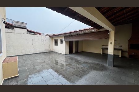 Casa para alugar com 243m², 3 quartos e 4 vagasQuintal