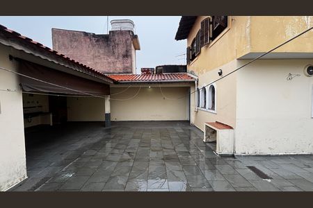 Casa para alugar com 243m², 3 quartos e 4 vagasQuintal