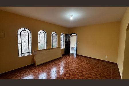 Casa para alugar com 243m², 3 quartos e 4 vagasSala