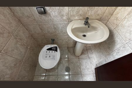 Casa para alugar com 243m², 3 quartos e 4 vagasQuintal - Banheiro