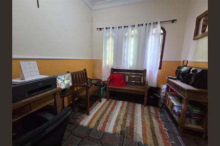 Casa à venda com 4 quartos, 199m² em Vila Paulo Silas, São Paulo