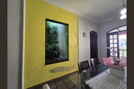 Casa à venda com 4 quartos, 199m² em Vila Paulo Silas, São Paulo