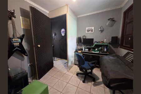 Casa à venda com 4 quartos, 199m² em Vila Paulo Silas, São Paulo