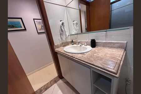 Apartamento para alugar com 100m², 3 quartos e 2 vagas Apartamento para alugar com 100m², 3 quartos e 2 vagasBanheiro