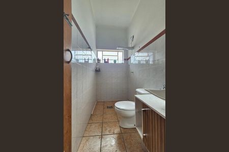 Casa à venda com 355m², 4 quartos e 3 vagas Casa à venda com 355m², 4 quartos e 3 vagasBanheiro