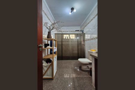 Casa à venda com 355m², 4 quartos e 3 vagas Casa à venda com 355m², 4 quartos e 3 vagasBanheiro