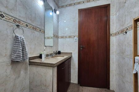 Casa à venda com 355m², 4 quartos e 3 vagas Casa à venda com 355m², 4 quartos e 3 vagasBanheiro