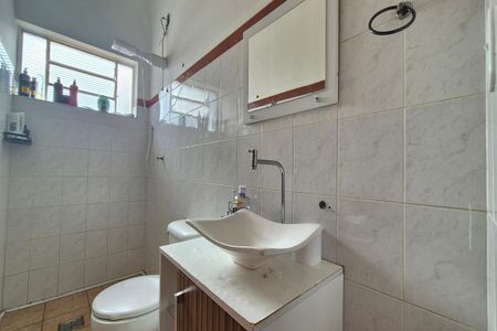 Casa à venda com 355m², 4 quartos e 3 vagas Casa à venda com 355m², 4 quartos e 3 vagasBanheiro