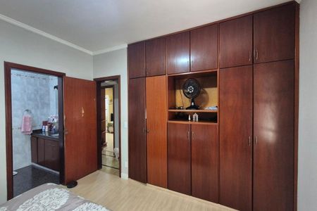Casa à venda com 355m², 4 quartos e 3 vagas Casa à venda com 355m², 4 quartos e 3 vagasQuarto 3 - Suíte