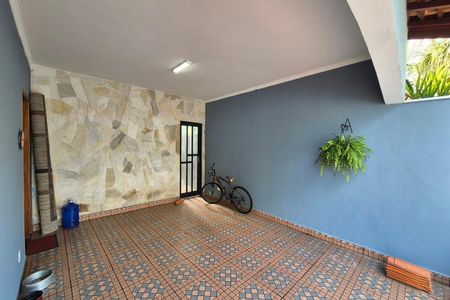 Casa à venda com 355m², 4 quartos e 3 vagas Casa à venda com 355m², 4 quartos e 3 vagasGaragem