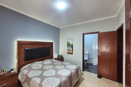 Casa à venda com 355m², 4 quartos e 3 vagas Casa à venda com 355m², 4 quartos e 3 vagasQuarto 3 - Suíte