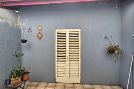 Casa à venda com 355m², 4 quartos e 3 vagas Casa à venda com 355m², 4 quartos e 3 vagasVista para área de Luz