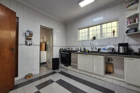 Casa à venda com 355m², 4 quartos e 3 vagas Casa à venda com 355m², 4 quartos e 3 vagasCozinha
