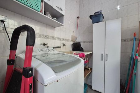 Casa à venda com 355m², 4 quartos e 3 vagas Casa à venda com 355m², 4 quartos e 3 vagasÁrea de Serviço