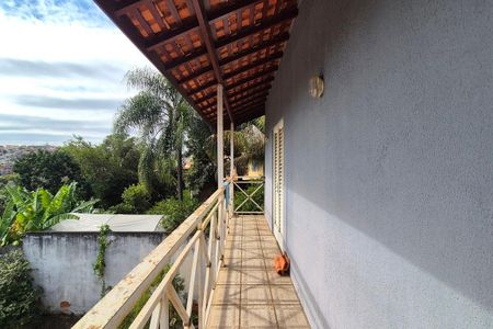 Casa à venda com 355m², 4 quartos e 3 vagas Casa à venda com 355m², 4 quartos e 3 vagasVaranda do Quarto 2