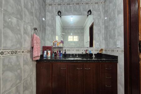 Casa à venda com 355m², 4 quartos e 3 vagas Casa à venda com 355m², 4 quartos e 3 vagasBanheiro da Suíte
