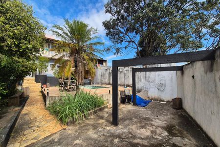 Casa à venda com 355m², 4 quartos e 3 vagas Casa à venda com 355m², 4 quartos e 3 vagasQuintal