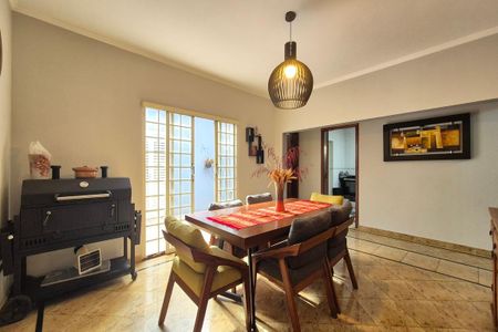 Casa à venda com 355m², 4 quartos e 3 vagas Casa à venda com 355m², 4 quartos e 3 vagasSala de Jantar