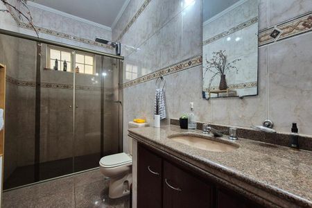 Casa à venda com 355m², 4 quartos e 3 vagas Casa à venda com 355m², 4 quartos e 3 vagasBanheiro