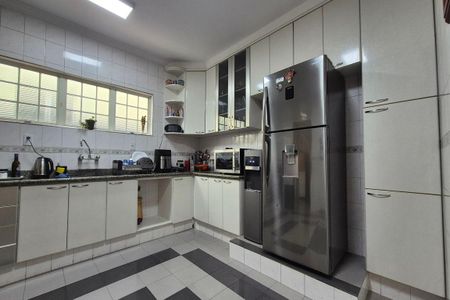 Casa à venda com 355m², 4 quartos e 3 vagas Casa à venda com 355m², 4 quartos e 3 vagasCozinha