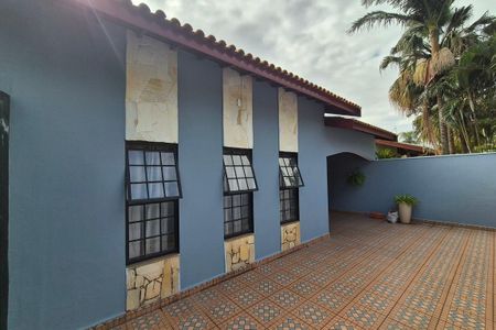 Casa à venda com 355m², 4 quartos e 3 vagas Casa à venda com 355m², 4 quartos e 3 vagasFachada do Prédio