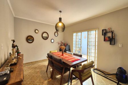 Casa à venda com 355m², 4 quartos e 3 vagas Casa à venda com 355m², 4 quartos e 3 vagasSala de Jantar