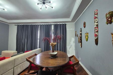 Casa à venda com 355m², 4 quartos e 3 vagas Casa à venda com 355m², 4 quartos e 3 vagasSala