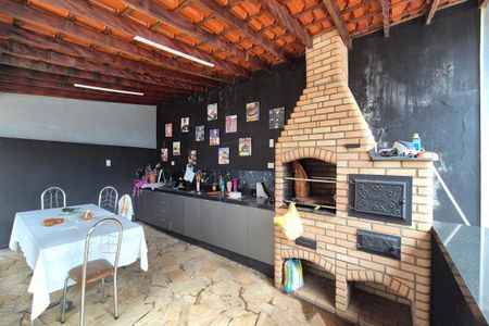 Casa à venda com 355m², 4 quartos e 3 vagas Casa à venda com 355m², 4 quartos e 3 vagasÁrea comum - Churrasqueira