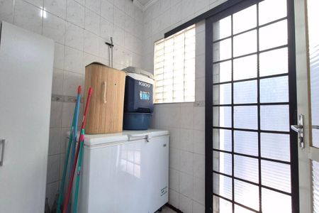 Casa à venda com 355m², 4 quartos e 3 vagas Casa à venda com 355m², 4 quartos e 3 vagasÁrea de Serviço