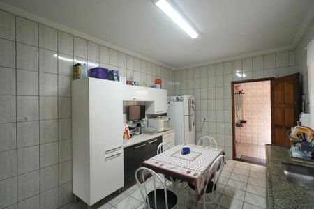 Casa à venda com 140m², 3 quartos e 2 vagas Casa à venda com 140m², 3 quartos e 2 vagasCozinha