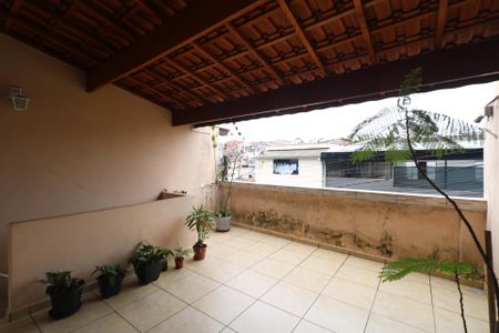 Casa à venda com 140m², 3 quartos e 2 vagas Casa à venda com 140m², 3 quartos e 2 vagasVaranda
