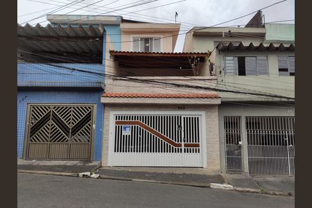 Casa à venda com 140m², 3 quartos e 2 vagas Casa à venda com 140m², 3 quartos e 2 vagasFachada