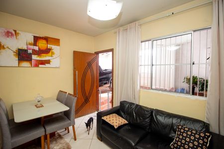 Sala de casa à venda com 3 quartos, 155m² em Jardim Laguna, Contagem