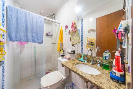 Banheiro de apartamento à venda com 2 quartos, 52m² em Vila Scarpelli, Santo André