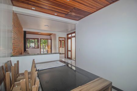 Casa à venda com 69m², 2 quartos e 2 vagas Casa à venda com 69m², 2 quartos e 2 vagasCozinha