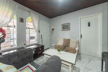 Casa à venda com 140m², 4 quartos e 2 vagasSala