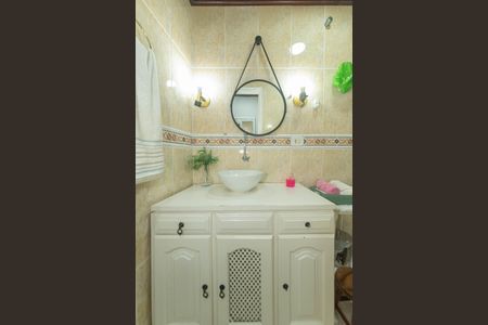 Casa à venda com 140m², 4 quartos e 2 vagasBanheiro