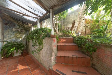 Casa à venda com 140m², 4 quartos e 2 vagasGaragem - Fundo