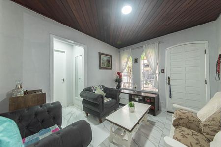 Casa à venda com 140m², 4 quartos e 2 vagasSala