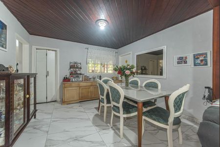 Casa à venda com 140m², 4 quartos e 2 vagasSala