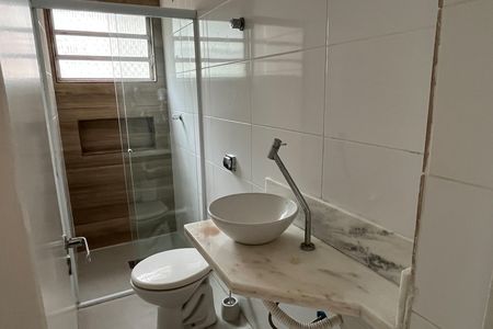 Banheiro de apartamento para alugar com 1 quarto, 54m² em Gonzaga, Santos