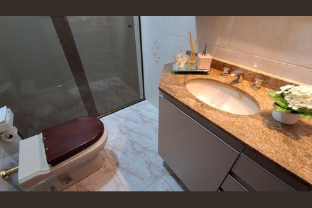 Apartamento à venda com 130m², 3 quartos e 1 vaga Apartamento à venda com 130m², 3 quartos e 1 vagaBanheiro Social