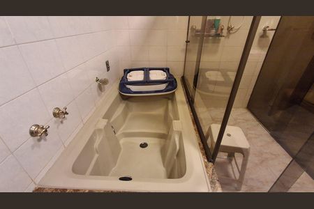 Apartamento à venda com 130m², 3 quartos e 1 vaga Apartamento à venda com 130m², 3 quartos e 1 vagaBanheiro Suíte