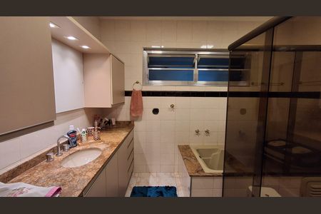 Apartamento à venda com 130m², 3 quartos e 1 vaga Apartamento à venda com 130m², 3 quartos e 1 vagaBanheiro Suíte