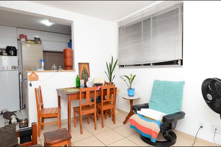 Sala de apartamento para alugar com 2 quartos, 44m² em Califórnia, Belo Horizonte