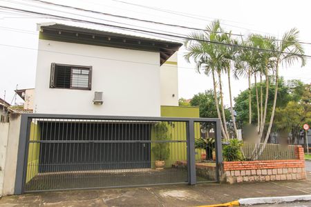 Casa para alugar com 291m², 5 quartos e 4 vagas Casa para alugar com 291m², 5 quartos e 4 vagasFachada