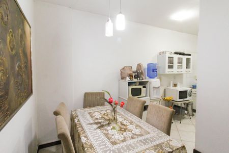 Casa para alugar com 291m², 5 quartos e 4 vagas Casa para alugar com 291m², 5 quartos e 4 vagasSala 1
