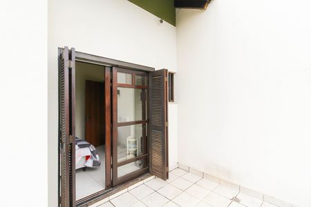Casa para alugar com 291m², 5 quartos e 4 vagas Casa para alugar com 291m², 5 quartos e 4 vagasVaranda do Quarto 2