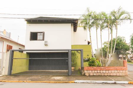 Casa para alugar com 291m², 5 quartos e 4 vagas Casa para alugar com 291m², 5 quartos e 4 vagasFachada